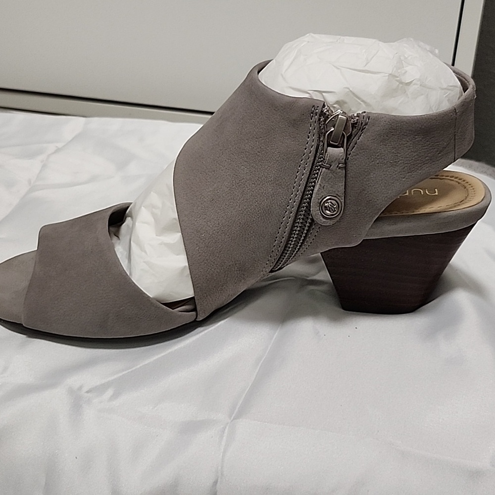 Nuture Braeton sandals